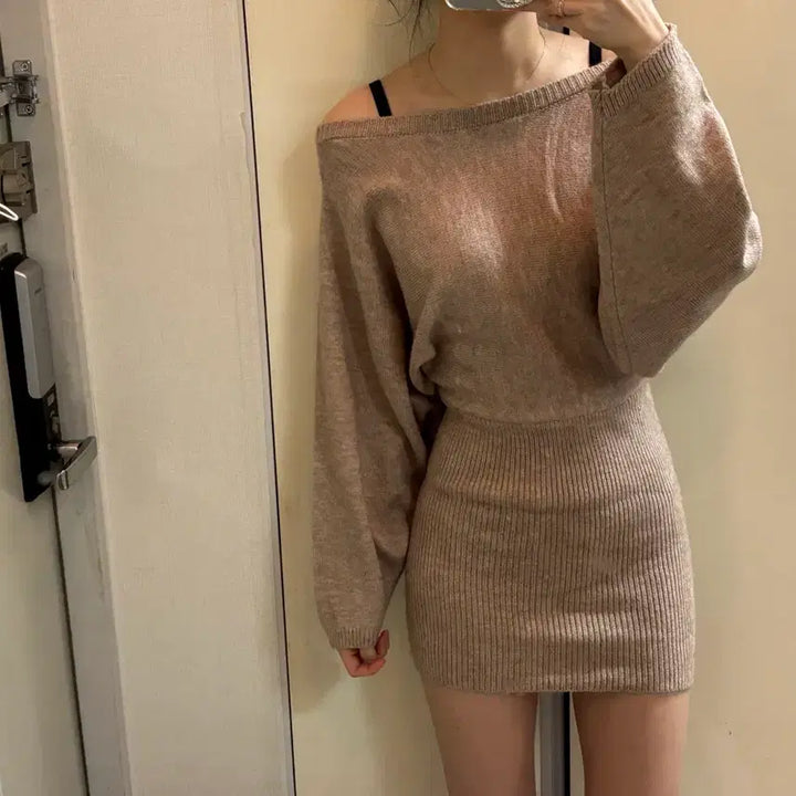[BUNJANG] Generic Mini Knit Off-Shoulder Boat Neck Dress / 가오리 미니 니트 원피스 오프숄더 보트넥 에이블리