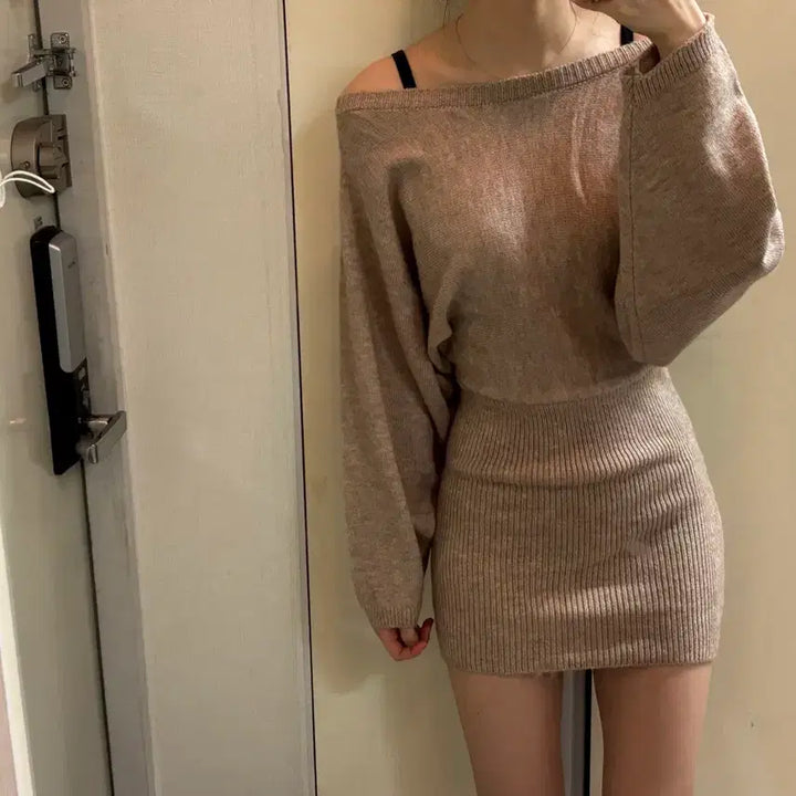 [BUNJANG] Generic Mini Knit Off-Shoulder Boat Neck Dress / 가오리 미니 니트 원피스 오프숄더 보트넥 에이블리