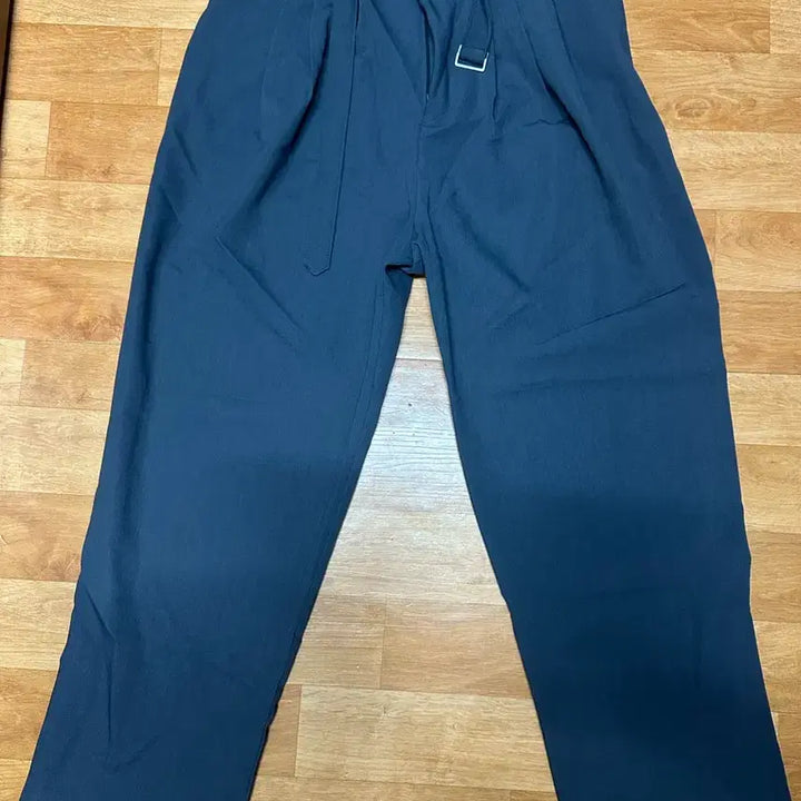 [BUNJANG] Teulyeong Belted All Day Three-Tuck Pants_Charcoal XL / 틀영 벨티드 올데이 쓰리턱 팬츠_Charcoal XL