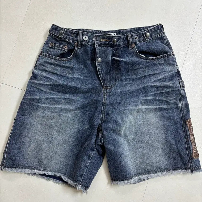 [SOLD OUT] 카락터 고블린 데님 버뮤다 쇼츠 빈티지 블루