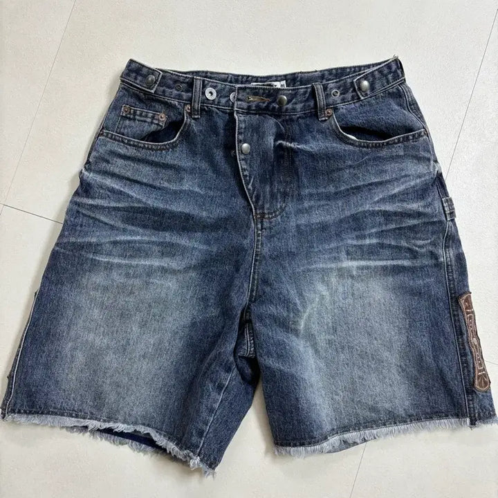 [SOLD OUT] 카락터 고블린 데님 버뮤다 쇼츠 빈티지 블루
