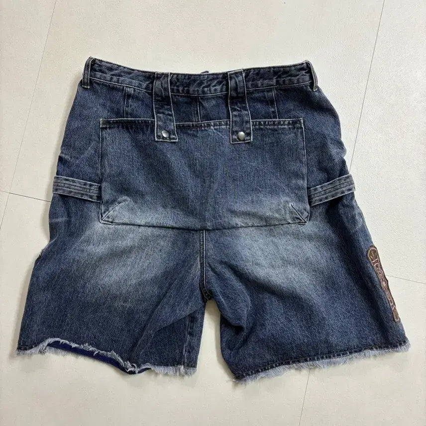 [SOLD OUT] 카락터 고블린 데님 버뮤다 쇼츠 빈티지 블루
