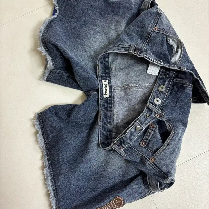 [SOLD OUT] 카락터 고블린 데님 버뮤다 쇼츠 빈티지 블루
