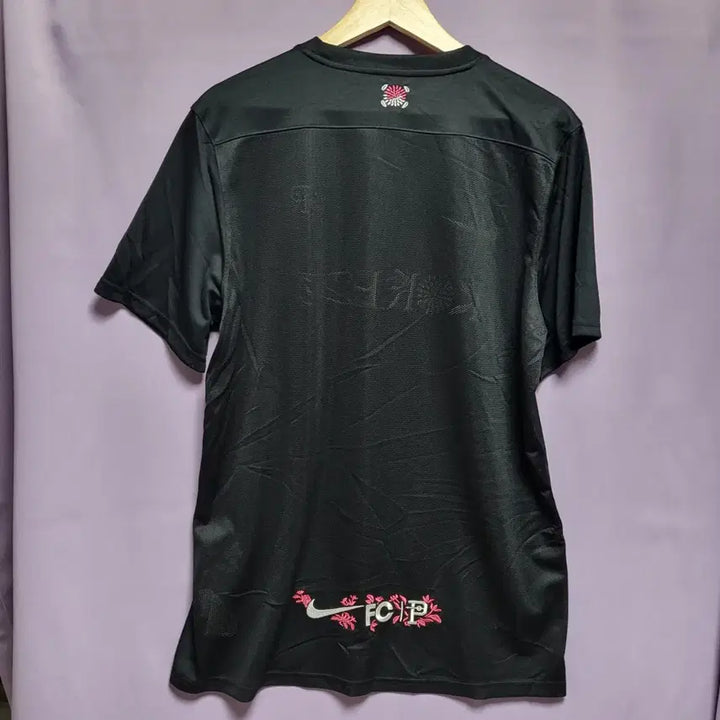 [BUNJANG] Nike Korea Floral Embroidery Black Mesh T-shirt / 오버더피치 나이키 KOREA 플라원 자수 블랙 반팔 티셔츠