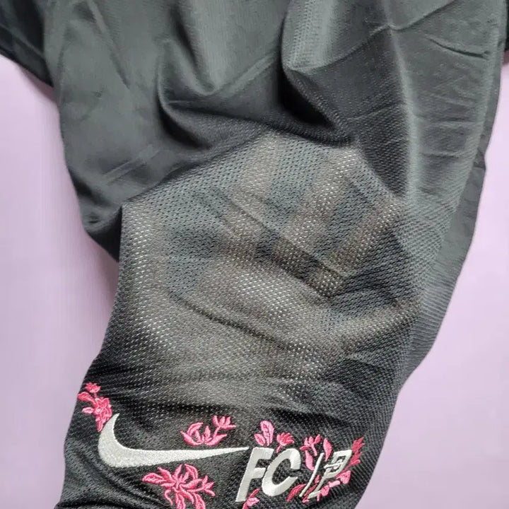 [BUNJANG] Nike Korea Floral Embroidery Black Mesh T-shirt / 오버더피치 나이키 KOREA 플라원 자수 블랙 반팔 티셔츠
