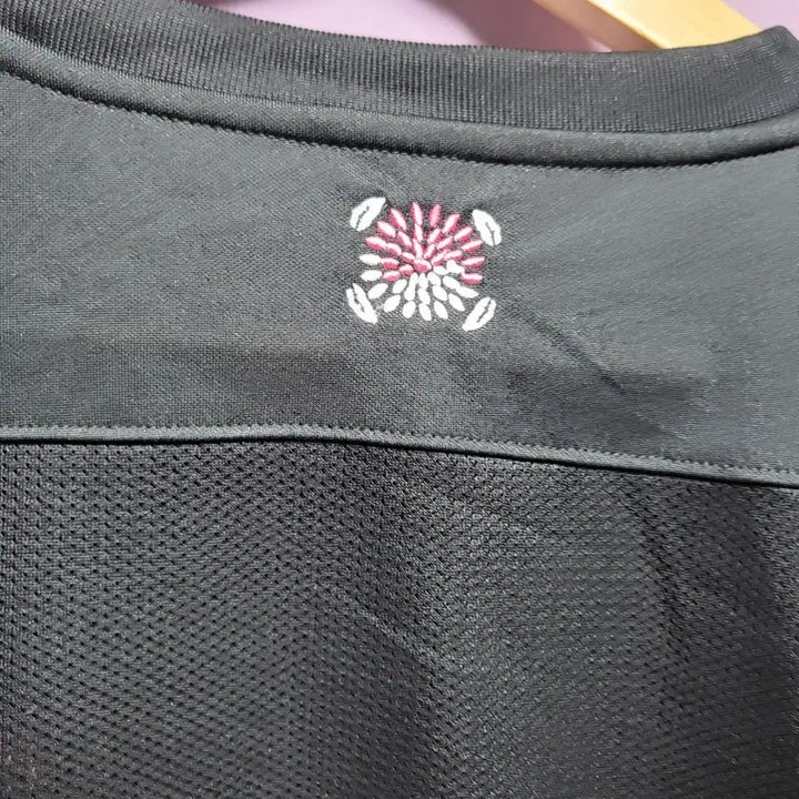 [BUNJANG] Nike Korea Floral Embroidery Black Mesh T-shirt / 오버더피치 나이키 KOREA 플라원 자수 블랙 반팔 티셔츠