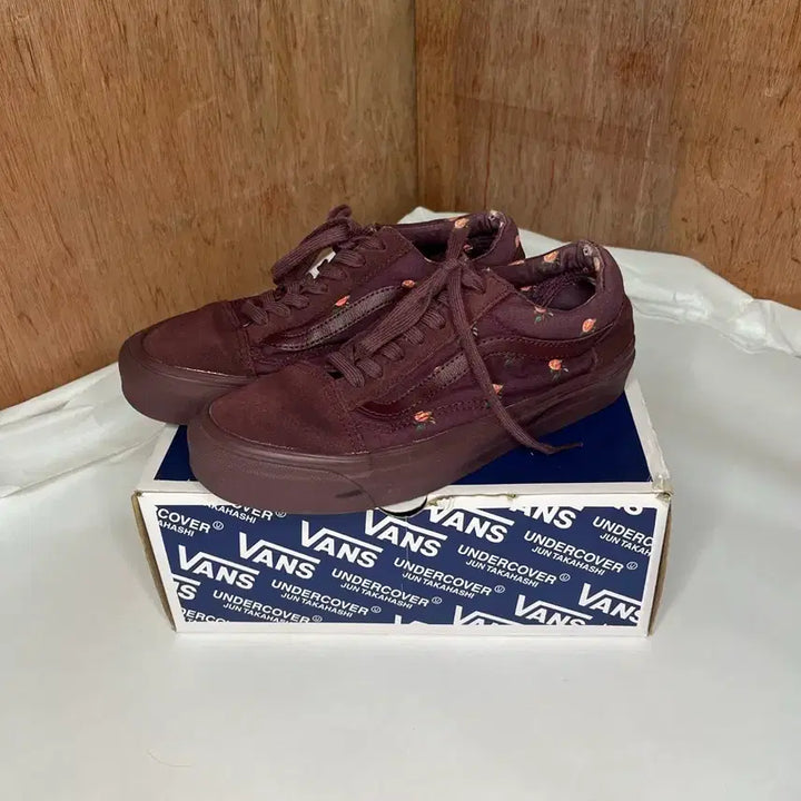 [BUNJANG] Undercover Vans Old Skool Rose Embroidery Sneakers / 언더커버 x 반스 올드스쿨 로즈 엠브로이더리 스니커즈