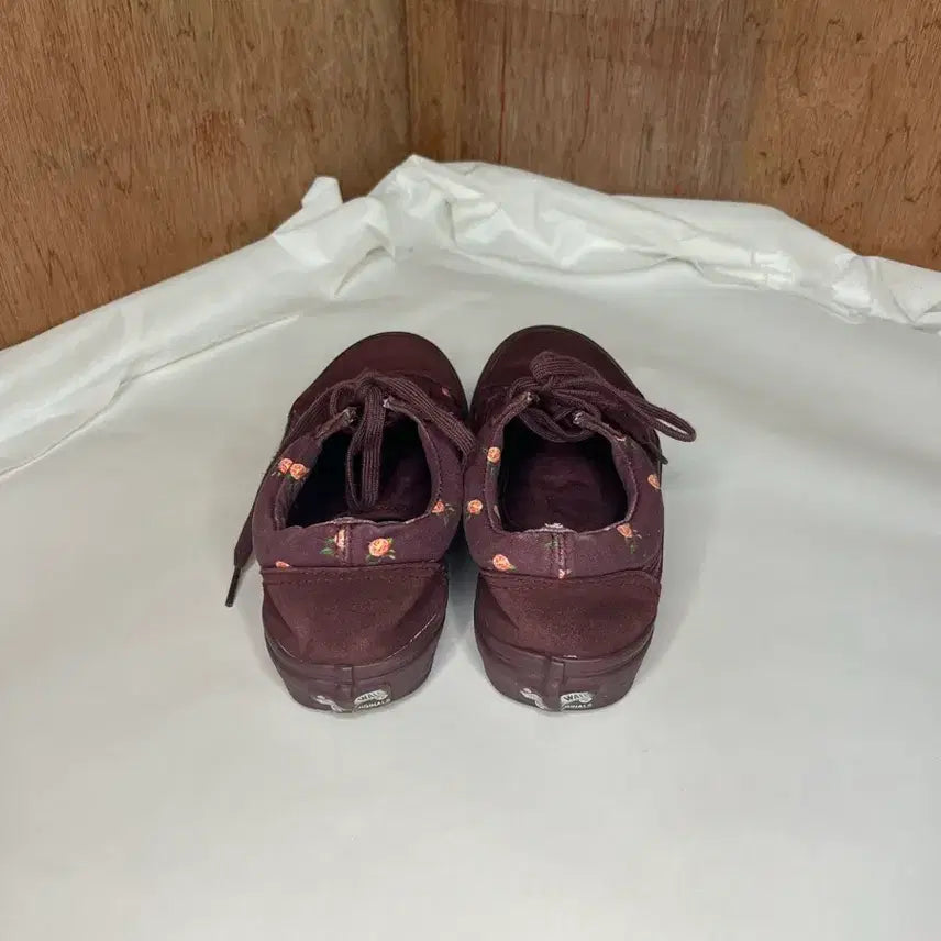 [BUNJANG] Undercover Vans Old Skool Rose Embroidery Sneakers / 언더커버 x 반스 올드스쿨 로즈 엠브로이더리 스니커즈
