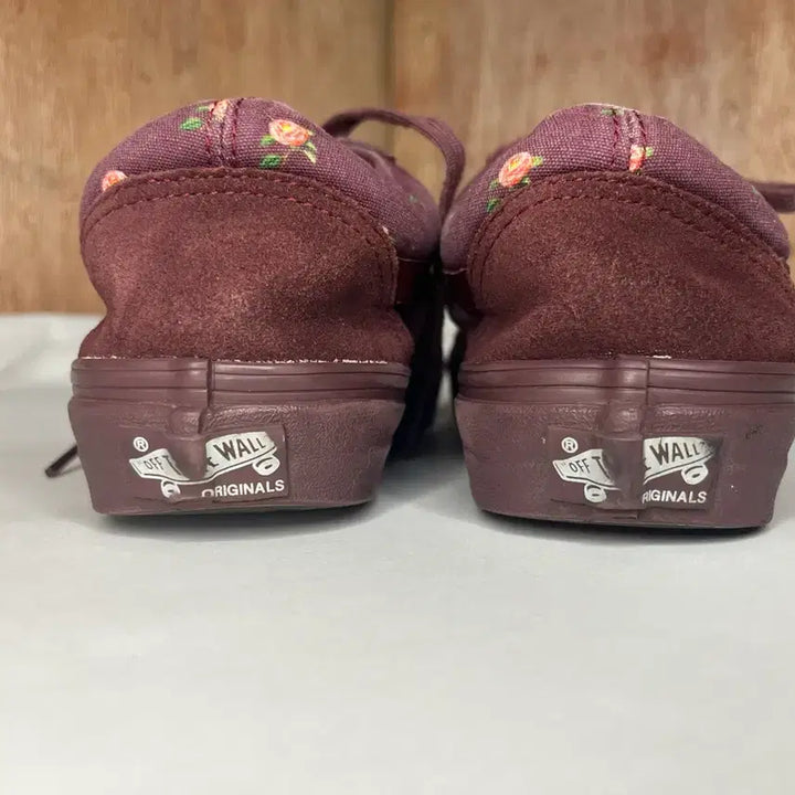 [BUNJANG] Undercover Vans Old Skool Rose Embroidery Sneakers / 언더커버 x 반스 올드스쿨 로즈 엠브로이더리 스니커즈