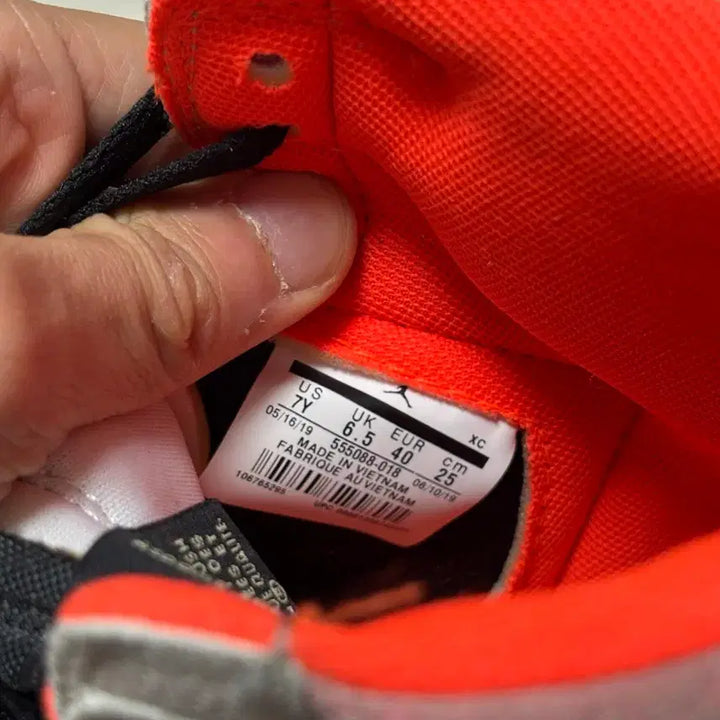 [BUNJANG] Jordan 1 Neutral Grey Hyper Crimson Sneakers / 조던 1 뉴트럴 그레이 하이퍼 크림슨