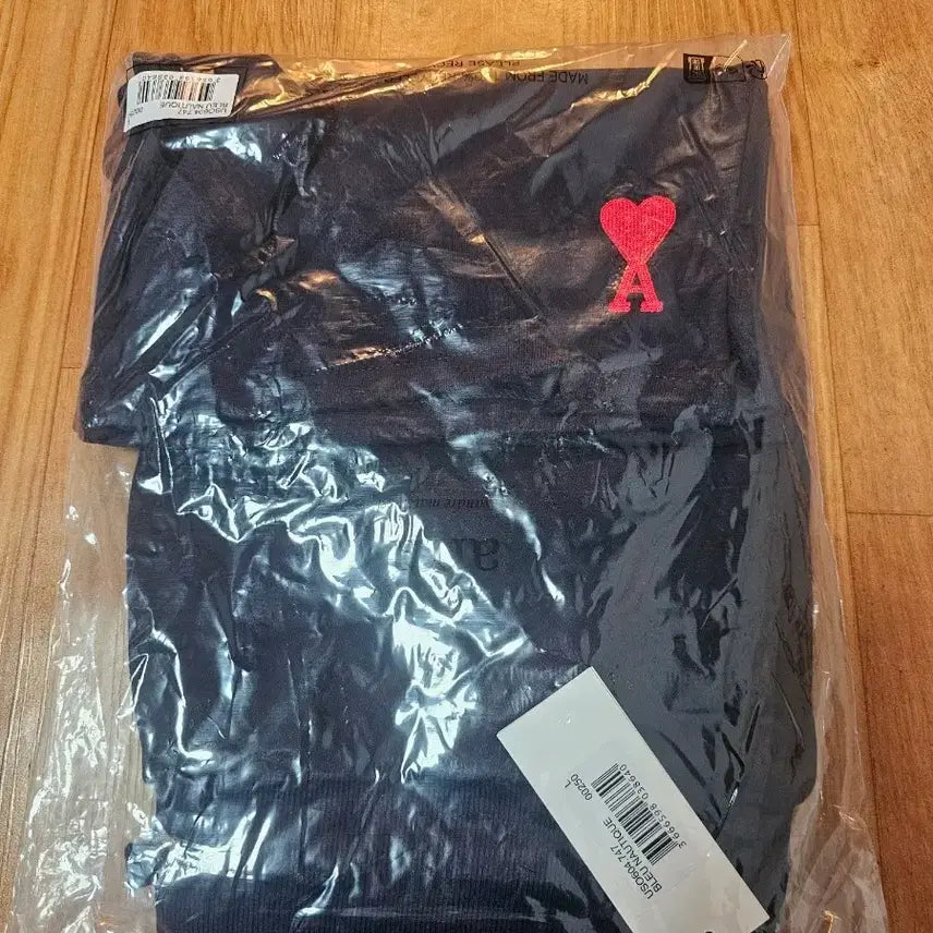 [SOLD OUT] 아미 스몰 하트 로고 네이비 반바지 L새상품