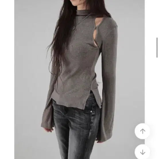 [BUNJANG] Cutout Slit Long Sleeve T-shirt / 컷아웃 슬릿 긴팔 티셔츠