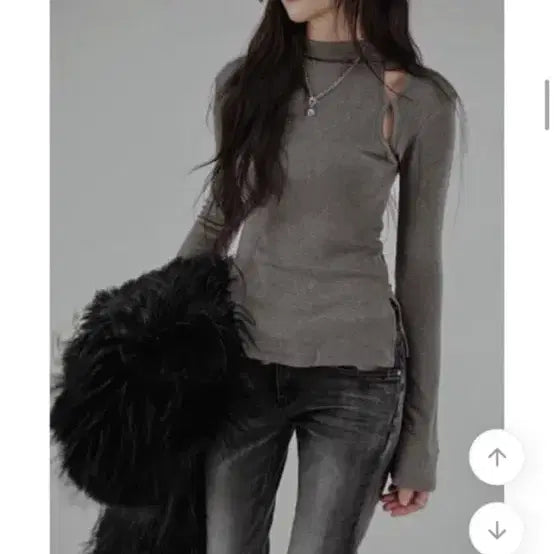 [BUNJANG] Cutout Slit Long Sleeve T-shirt / 컷아웃 슬릿 긴팔 티셔츠