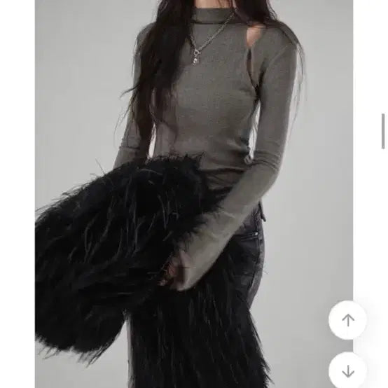 [BUNJANG] Cutout Slit Long Sleeve T-shirt / 컷아웃 슬릿 긴팔 티셔츠
