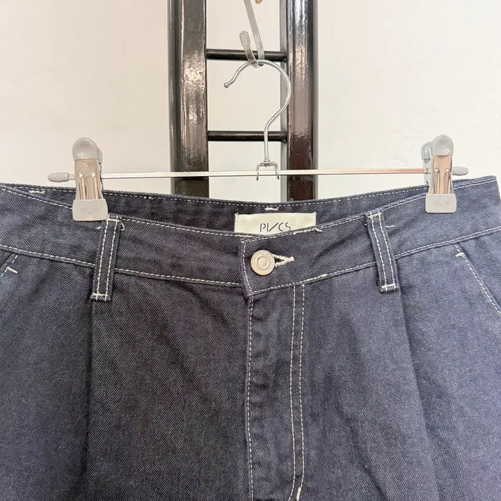 [BUNJANG] PVCS Raw Denim High-Waist Bermuda Shorts / PVCS 프븏스 생지반바지 하이웨스트 버뮤다팬츠 청바지 데님  3638