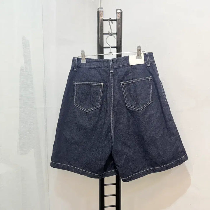 [BUNJANG] PVCS Raw Denim High-Waist Bermuda Shorts / PVCS 프븏스 생지반바지 하이웨스트 버뮤다팬츠 청바지 데님  3638