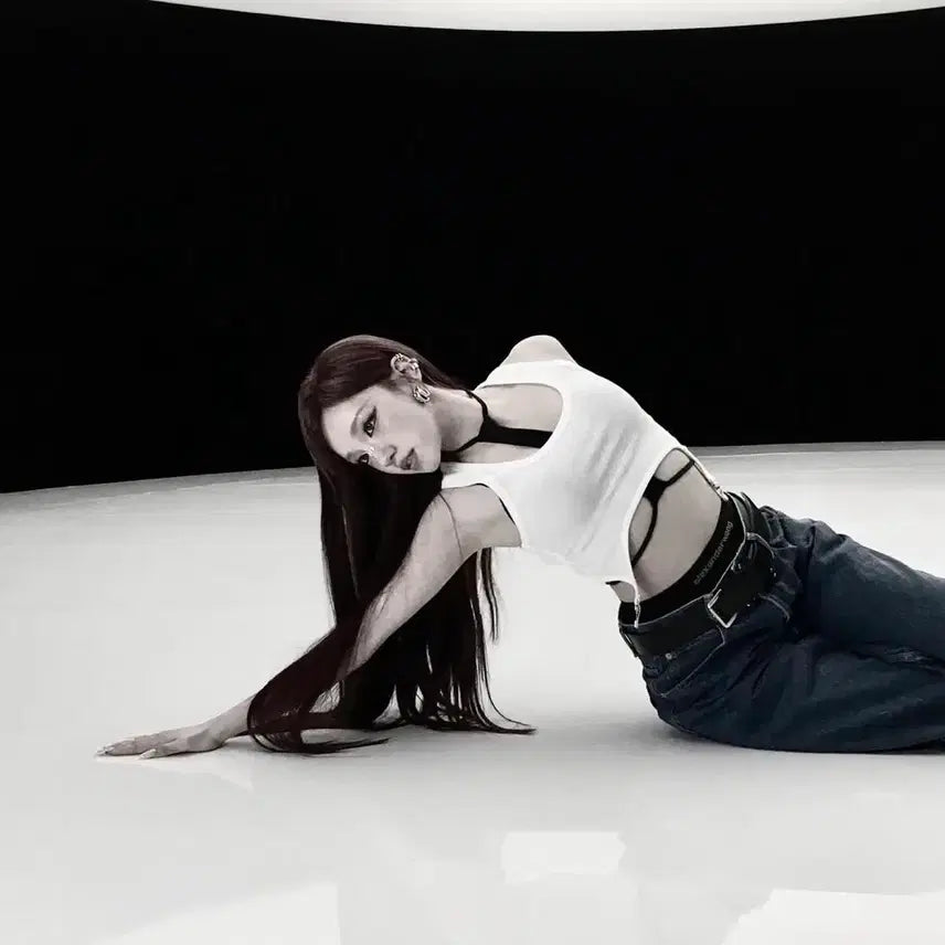 [BUNJANG] (G)I-DLE  UGI  Signed Polaroid  Mono  Music Video Outfit / 아이들 우기 싸인 폴라로이드 mono 모노 뮤비 착장 싸폴