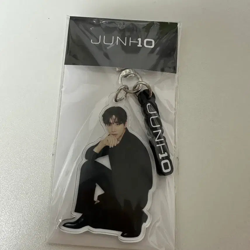 [BUNJANG] Lee Junho 10th Anniversary Acrylic Keyring (Sealed) / (미개봉) 이준호 10주년 아크릴 키링 양도합니다