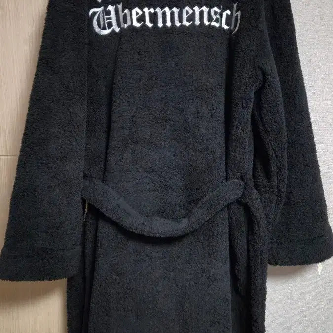 [BUNJANG] G-Dragon WEVERESH MERCH Black Robe / 지드래곤 MD 위버멘쉬 블랙 로브