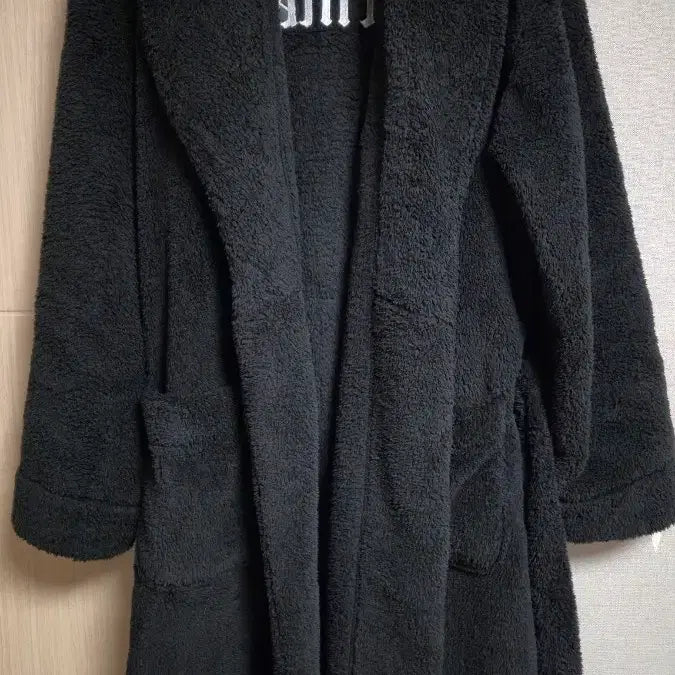 [BUNJANG] G-Dragon WEVERESH MERCH Black Robe / 지드래곤 MD 위버멘쉬 블랙 로브