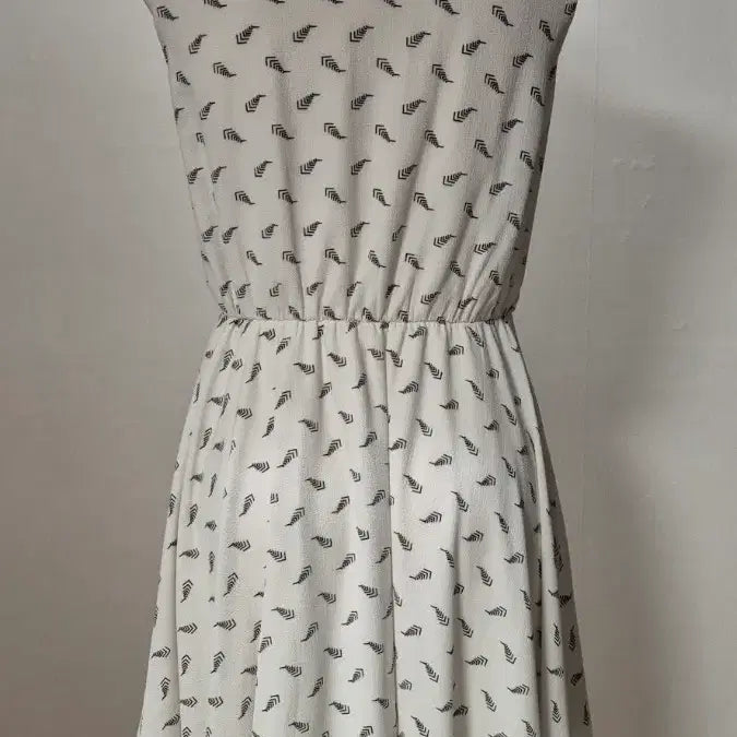 [BUNJANG] White Leaf Pattern Sleeveless Midi Dress / 화이트 잎사귀 패턴 민소매 원피스 op8