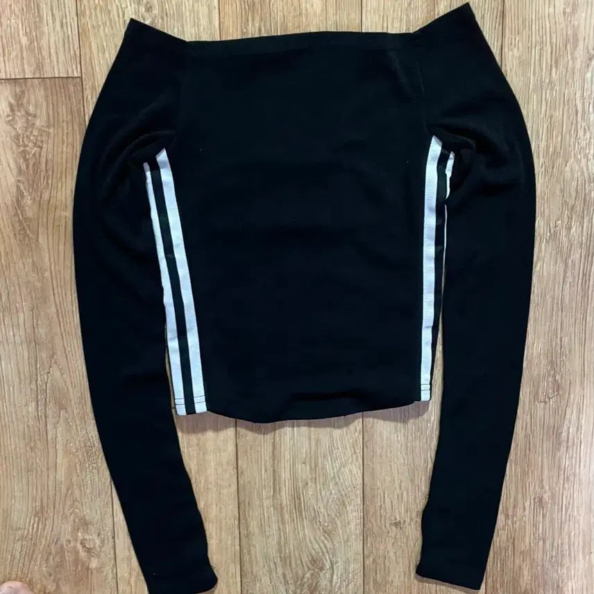 [BUNJANG] Adidas Han So Hee Off-Shoulder Long Sleeve Top / 아디다스 블랙 커스텀 오프숄더 긴팔 한소희탑 대장