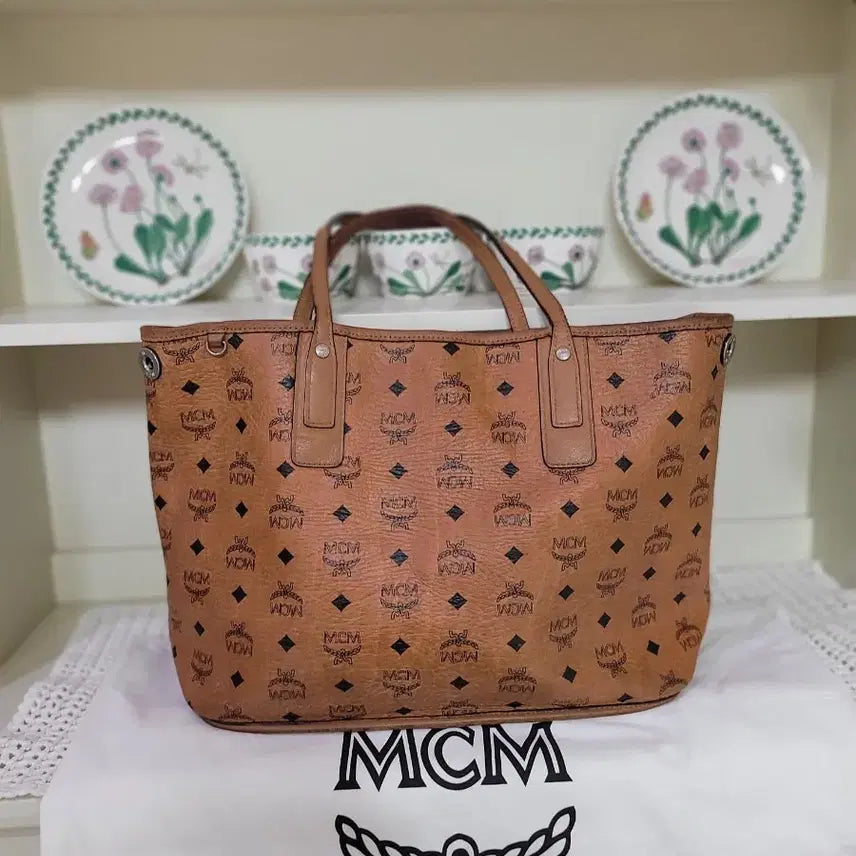 [SOLD OUT] MCM 로고 프린트 숄더백