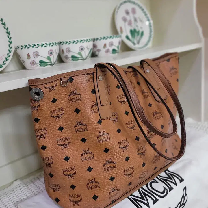 [SOLD OUT] MCM 로고 프린트 숄더백
