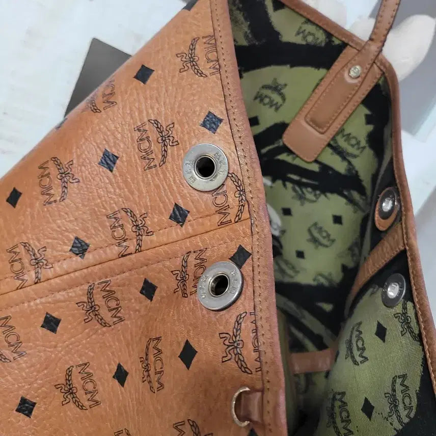 [SOLD OUT] MCM 로고 프린트 숄더백