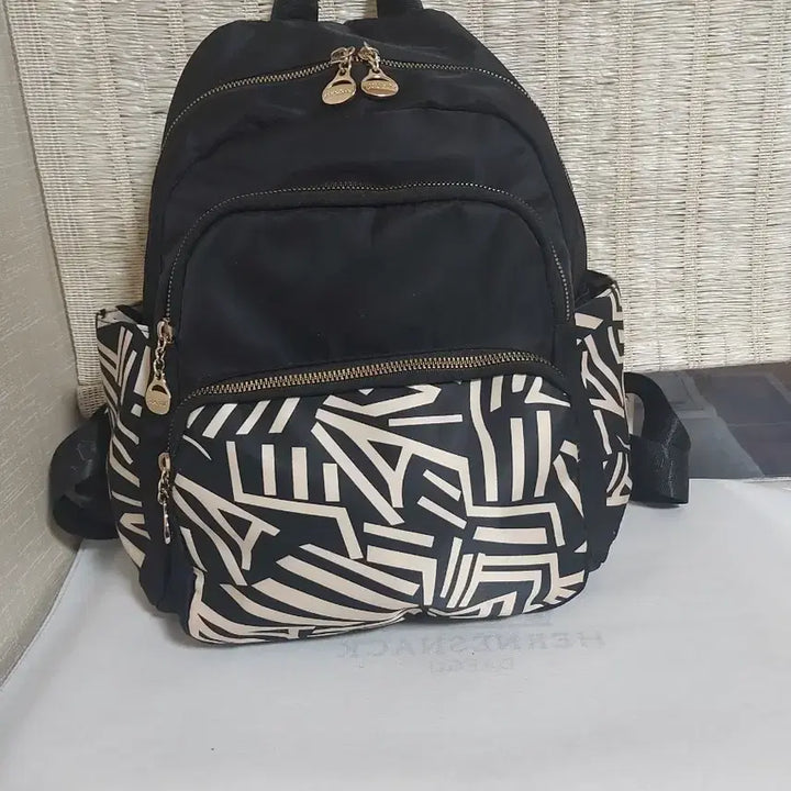 [BUNJANG] Joseph and Stacey Patterned Black Backpack / 조셉앤스테이시 블랙 패턴 백팩