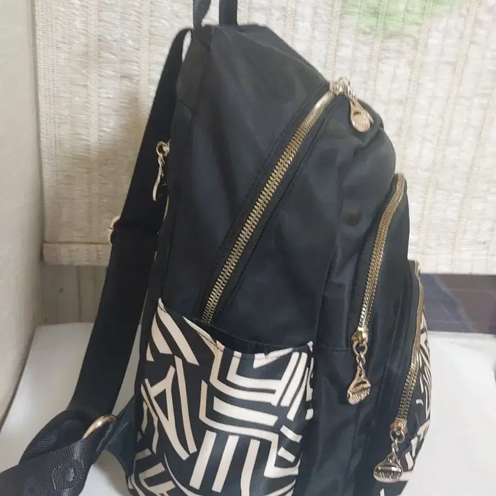 [BUNJANG] Joseph and Stacey Patterned Black Backpack / 조셉앤스테이시 블랙 패턴 백팩