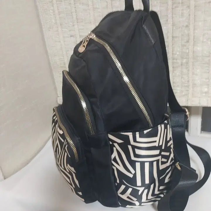 [BUNJANG] Joseph and Stacey Patterned Black Backpack / 조셉앤스테이시 블랙 패턴 백팩