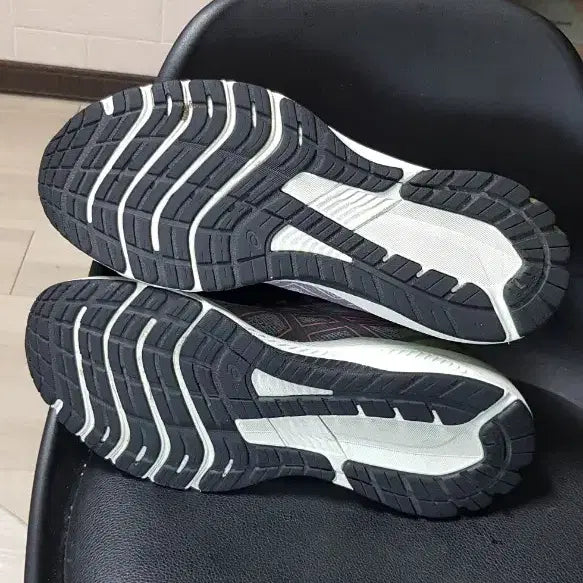 [SOLD OUT] 아식스 GT-1000 그레이 핑크 운동화255