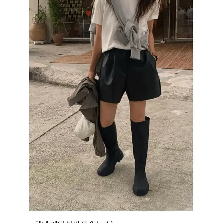 [BUNJANG] Leather Pintuck Back-Banding Shorts / 레더 핀턱 뒷밴딩 반바지