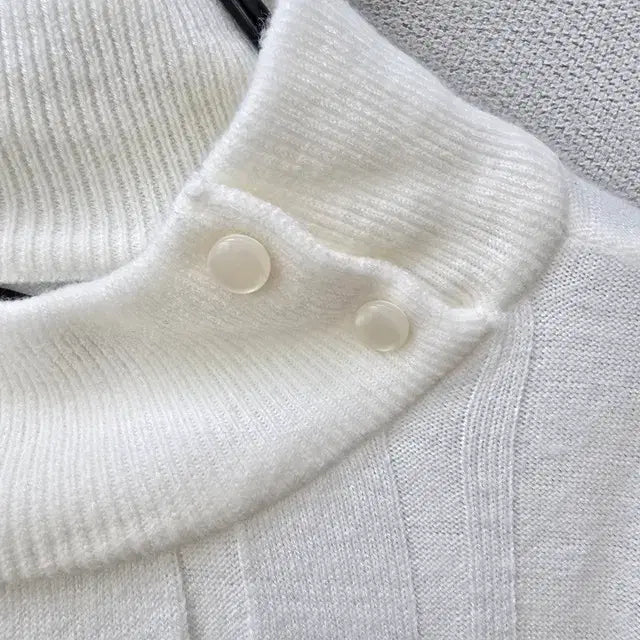 [BUNJANG] FriSunSat Ivory High Neck Striped Knit Sweater / FriSunSat 프리선샛 아이보리 하이넥 스트라이프 무늬 니트
