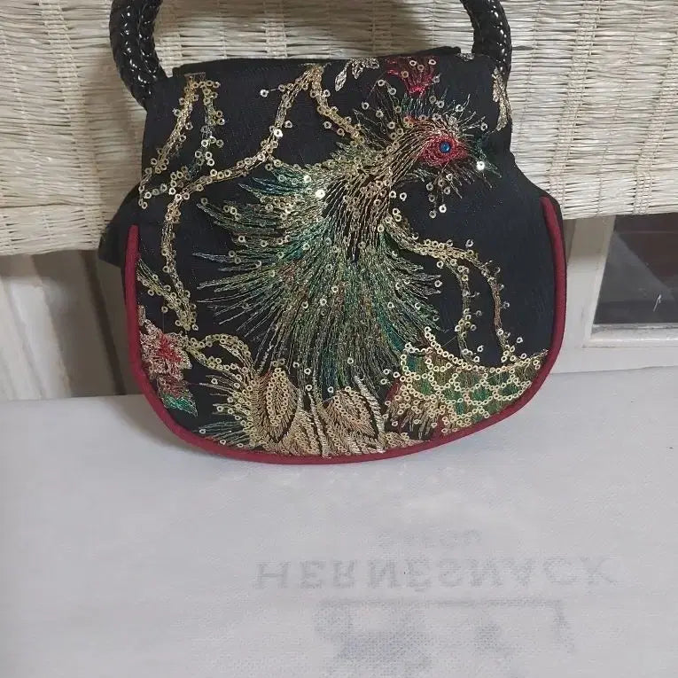 [BUNJANG] Black Peacock Embroidered Sequin Mini Tote Bag / 새젶품급)블랙 공작 자수 스팽글 미니 토트백