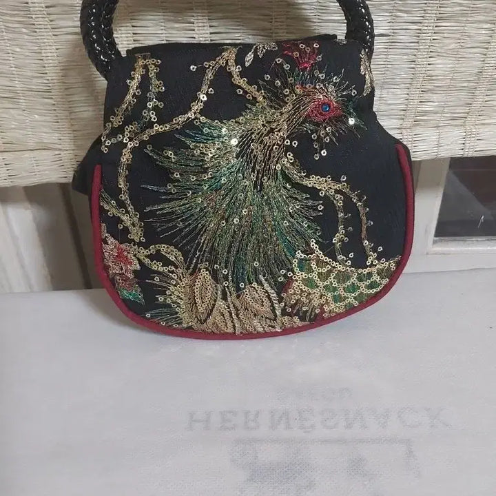 [BUNJANG] Black Peacock Embroidered Sequin Mini Tote Bag / 새젶품급)블랙 공작 자수 스팽글 미니 토트백