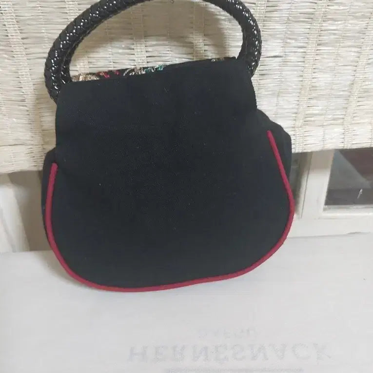 [BUNJANG] Black Peacock Embroidered Sequin Mini Tote Bag / 새젶품급)블랙 공작 자수 스팽글 미니 토트백