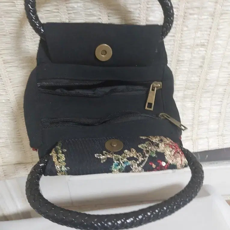 [BUNJANG] Black Peacock Embroidered Sequin Mini Tote Bag / 새젶품급)블랙 공작 자수 스팽글 미니 토트백