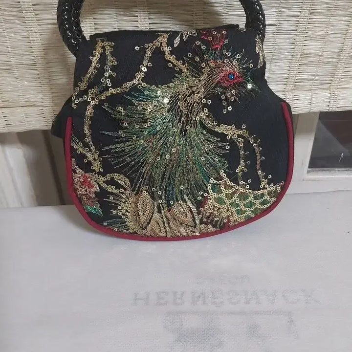 [BUNJANG] Black Peacock Embroidered Sequin Mini Tote Bag / 새젶품급)블랙 공작 자수 스팽글 미니 토트백