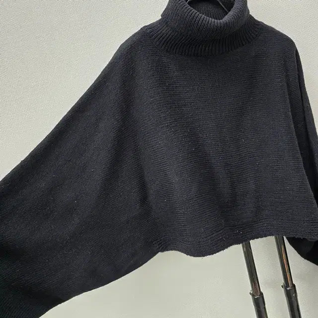 [BUNJANG] Black Cape Style Turtleneck Knit Sweater / 블랙 망토 스타일 폴라 니트