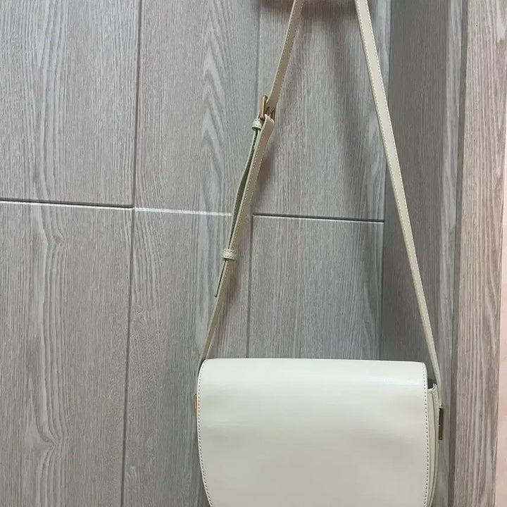 [BUNJANG] Couronne Saddle Bag Ivory Crossbody Bag / 쿠론 새들백 아이보리 크로스백