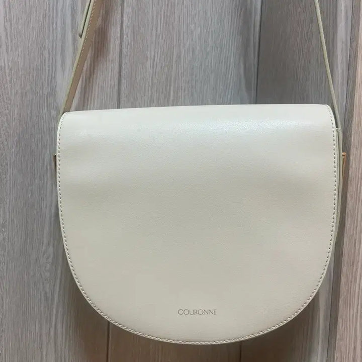[BUNJANG] Couronne Saddle Bag Ivory Crossbody Bag / 쿠론 새들백 아이보리 크로스백