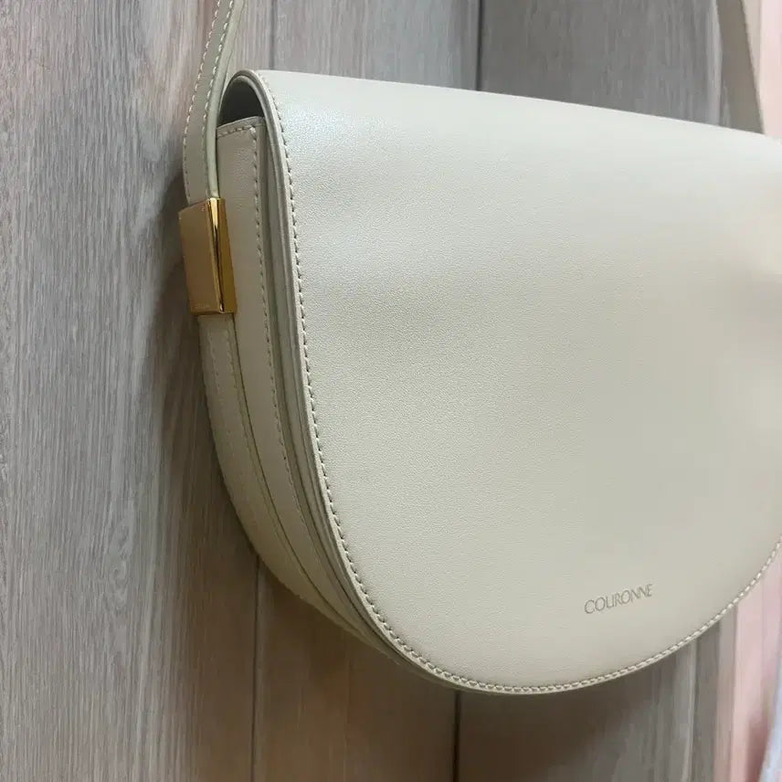 [BUNJANG] Couronne Saddle Bag Ivory Crossbody Bag / 쿠론 새들백 아이보리 크로스백