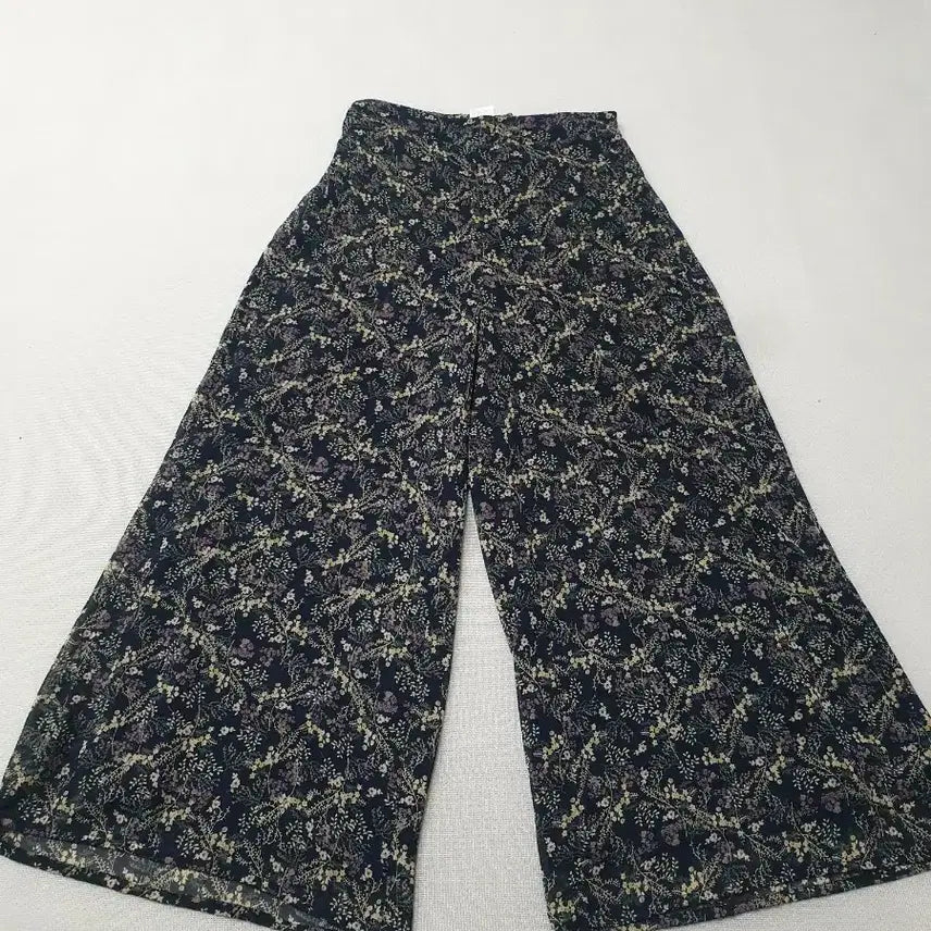 [BUNJANG] SIERO Flower Pattern Wide Chiffon Culottes / SIERO 플라워 패턴 와이드 쉬폰 팬츠 치마바지 허리26~28