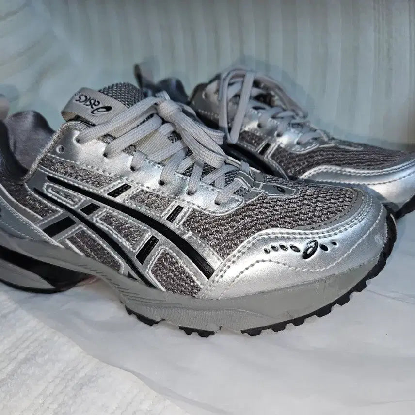 [BUNJANG] Asics x Freja Wewer Gel-1090 V2 Sneakers / 아식스 x 프레자 위워 젤 1090 V2 클레이 그레이 퓨어 실버