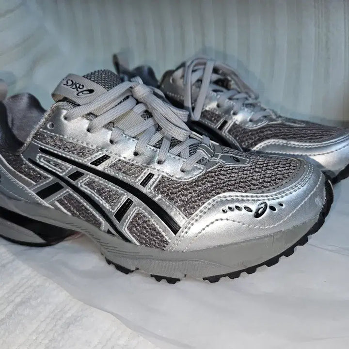 [BUNJANG] Asics x Freja Wewer Gel-1090 V2 Sneakers / 아식스 x 프레자 위워 젤 1090 V2 클레이 그레이 퓨어 실버