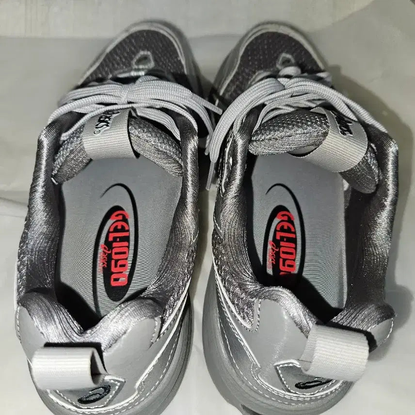 [BUNJANG] Asics x Freja Wewer Gel-1090 V2 Sneakers / 아식스 x 프레자 위워 젤 1090 V2 클레이 그레이 퓨어 실버