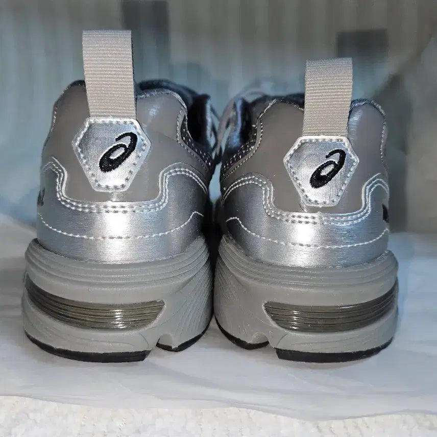 [BUNJANG] Asics x Freja Wewer Gel-1090 V2 Sneakers / 아식스 x 프레자 위워 젤 1090 V2 클레이 그레이 퓨어 실버