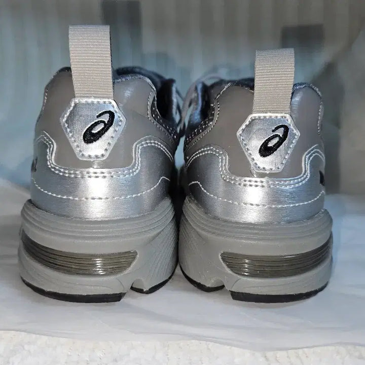 [BUNJANG] Asics x Freja Wewer Gel-1090 V2 Sneakers / 아식스 x 프레자 위워 젤 1090 V2 클레이 그레이 퓨어 실버